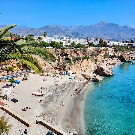 Apartment Renovated On Beachside With Pool