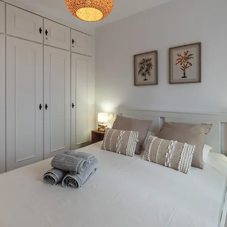 Renovated On Beachside With Pool Apartment Nerja