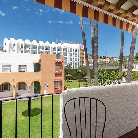 Renovated On Beachside With Pool Apartment