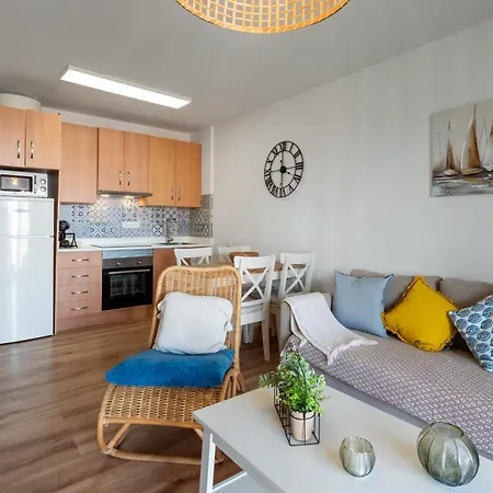 Apartment Renovated On Beachside With Pool