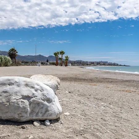 Renovated On Beachside With Pool Apartment