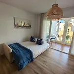 Renovated On Beachside With Pool 아파트 네르하