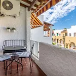 아파트 Renovated On Beachside With Pool *