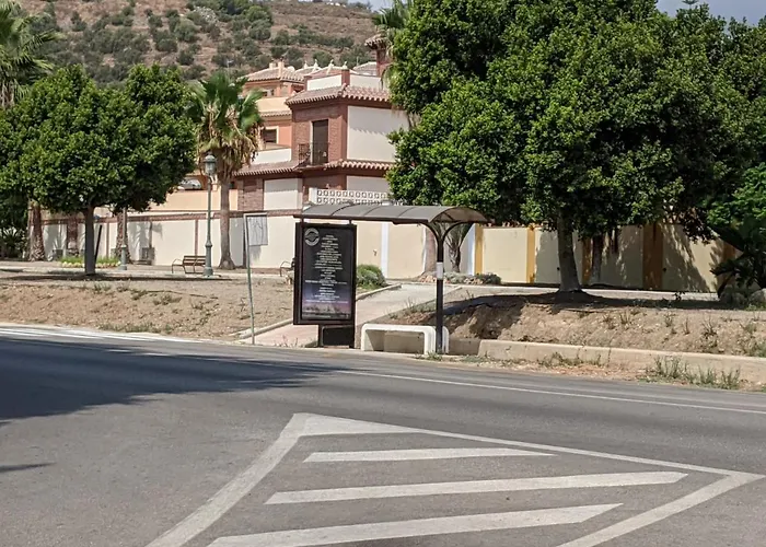 Renovated On Beachside With Pool Apartment