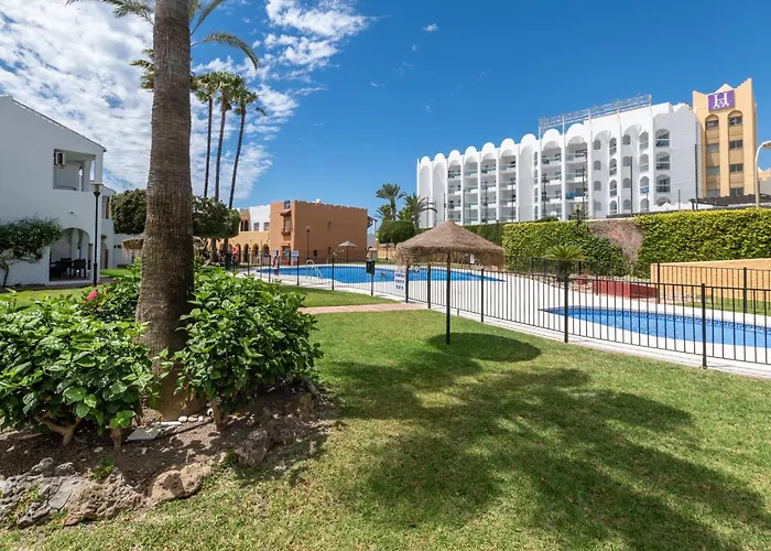 Renovated On Beachside With Pool Apartament