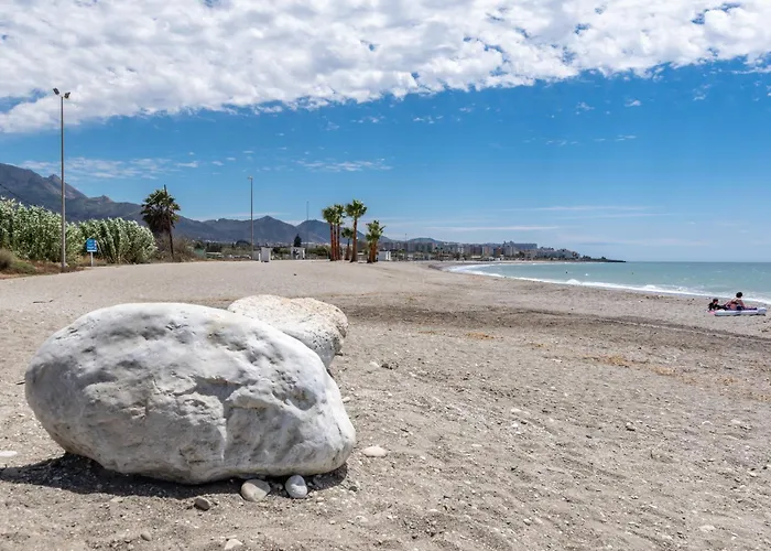 Renovated On Beachside With Pool Apartament