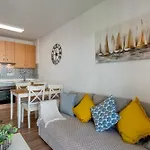 Renovated On Beachside With Pool Apartamento Nerja