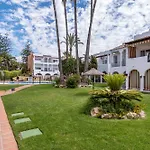 アパート Renovated On Beachside With Pool