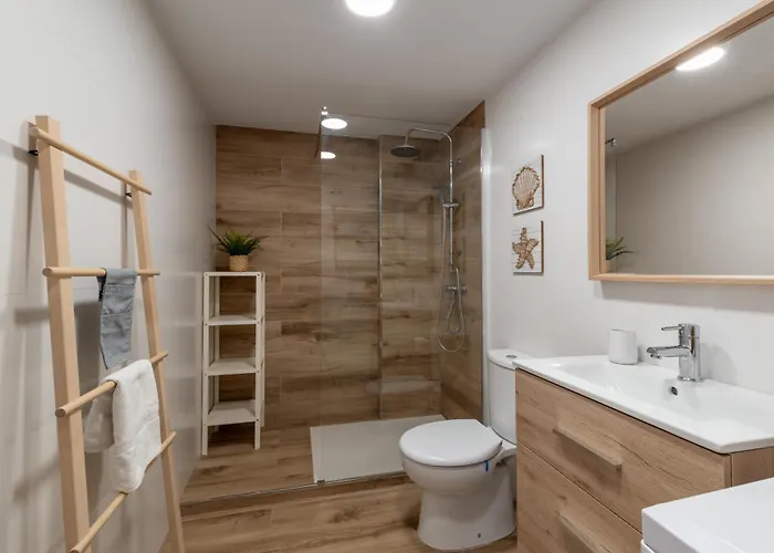 Renovated On Beachside With Pool *