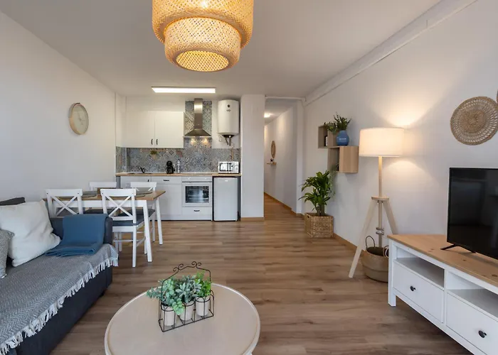 Renovated On Beachside With Pool * Нерха