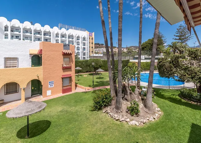 Апартаменты Renovated On Beachside With Pool