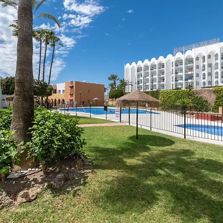 Renovated On Beachside With Pool Apartment