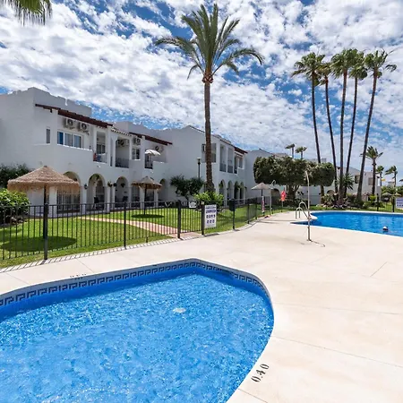 Renovated On Beachside With Pool Apartment